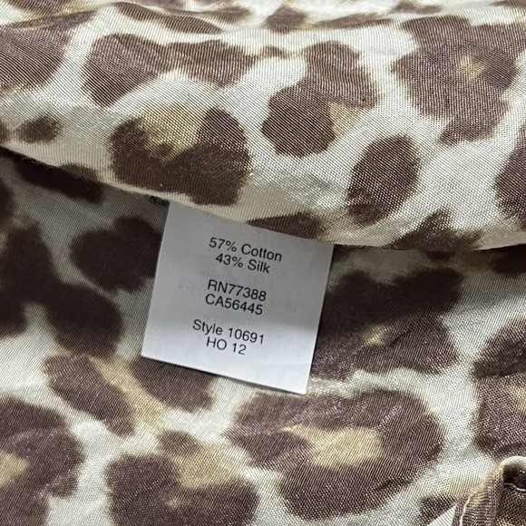 J Crew Silk Blnd Leopard Perfect Button Top Women 4 Lightweight Old Money Career - Picture 6 of 12